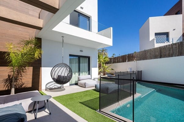 Pool landscaping ideas for cohesive backyard design