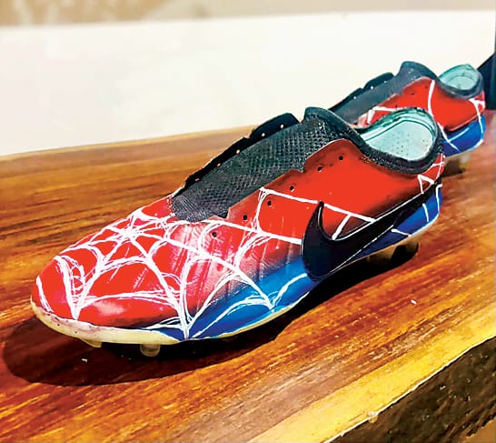 Special boots for Smith's debuts