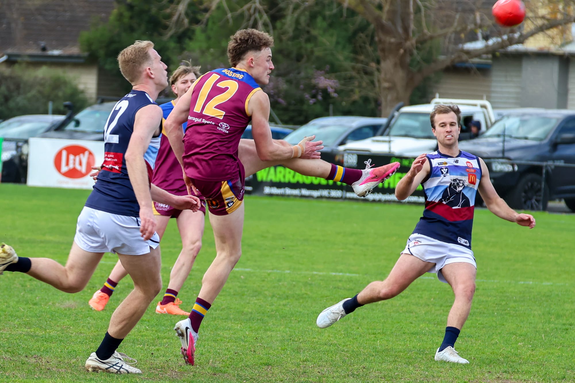 Bambridge boots 10 as Dusties dominate