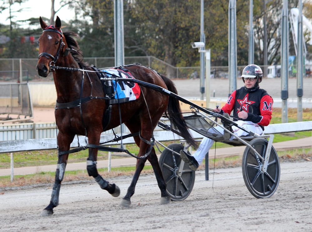 "Don't give up" key message to racing club post image