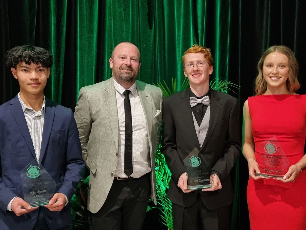 Studen successes celebrated at dinner post image