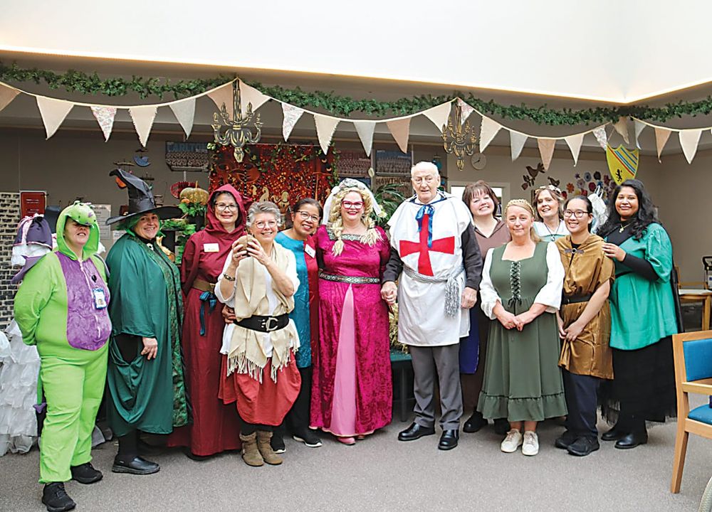 Medieval themed dress ups at Abbey Gardens post image