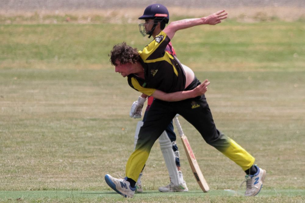 Huma lifts Jumping Jacks in division four post image
