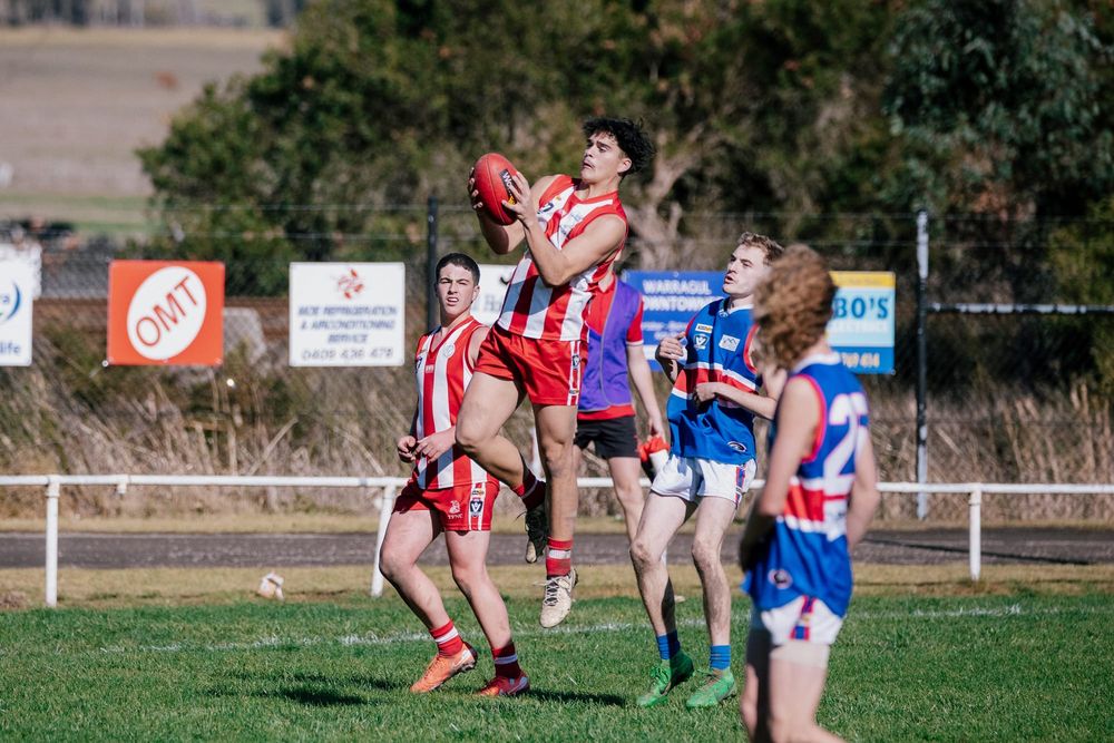 Top teams on the charge in under 18s post image