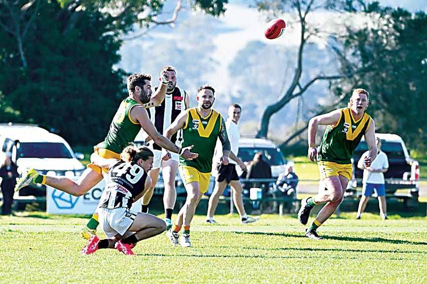Rovers face reigning premier in Mid Gippsland footy post image