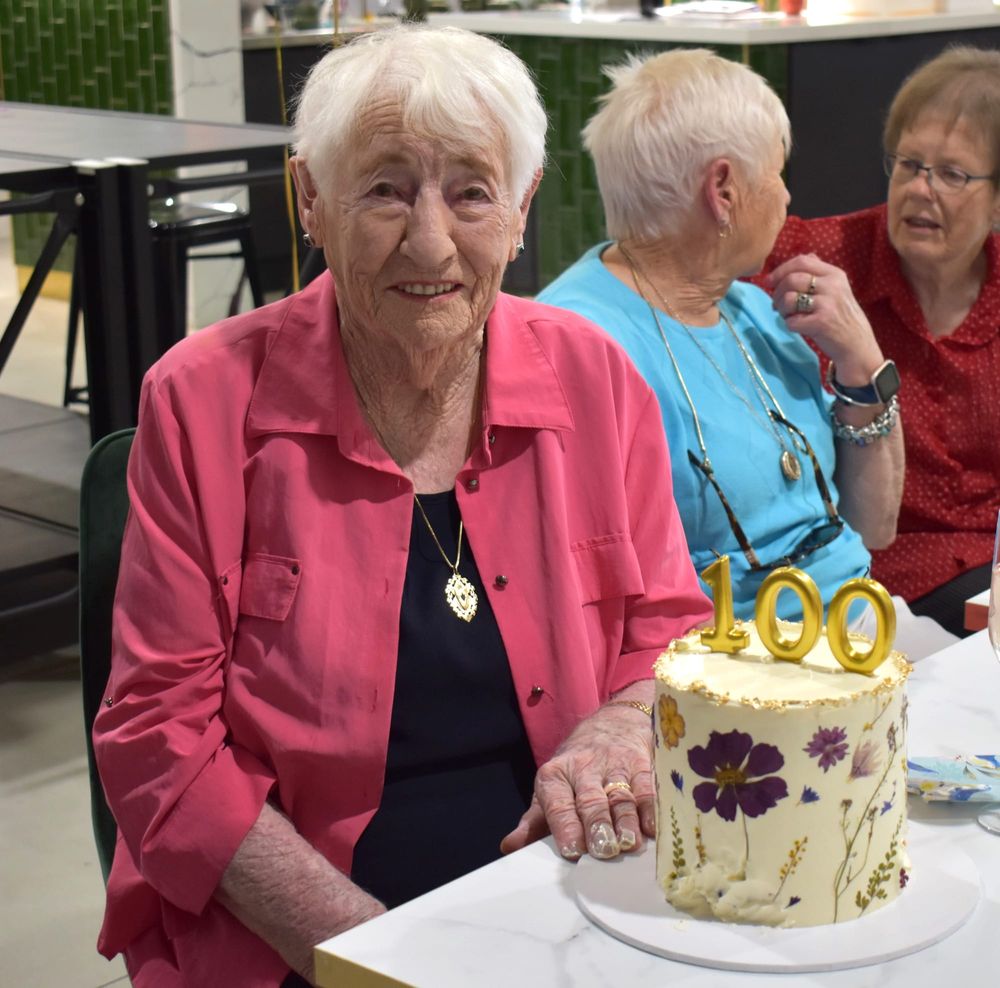 Jean's magnificent 100 post image