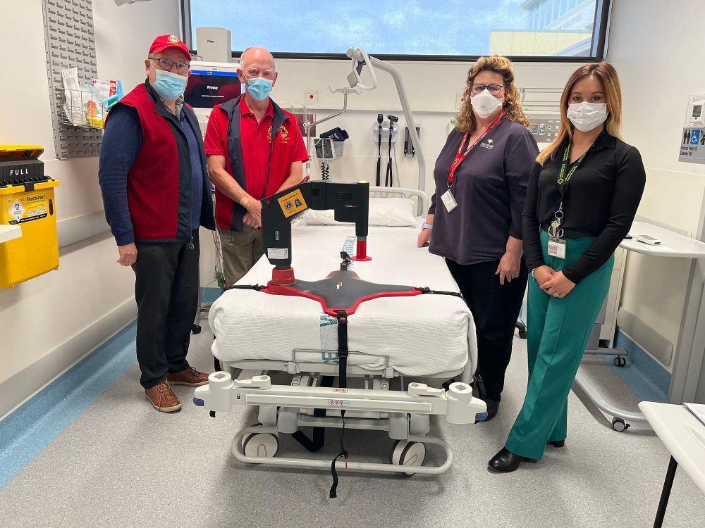 Lions assist with CPR machine post image