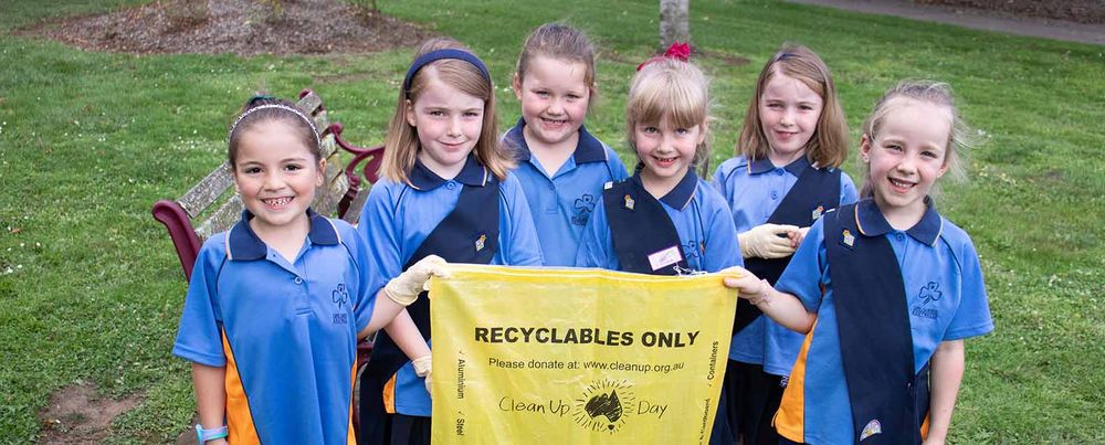 Guides collect rubbish for Clean Up Australia Day post image