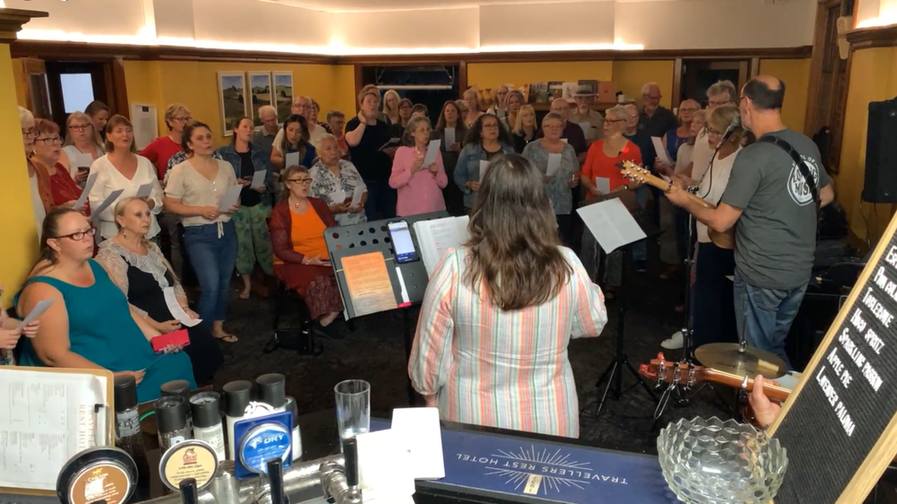 Pub choir brings British culture to Thorpdale post image