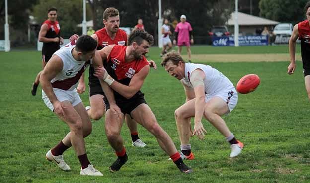 Gulls fall to Maroons post image
