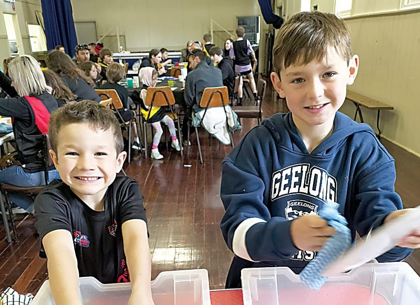 Pies and footy at Ellinbank Primary post image