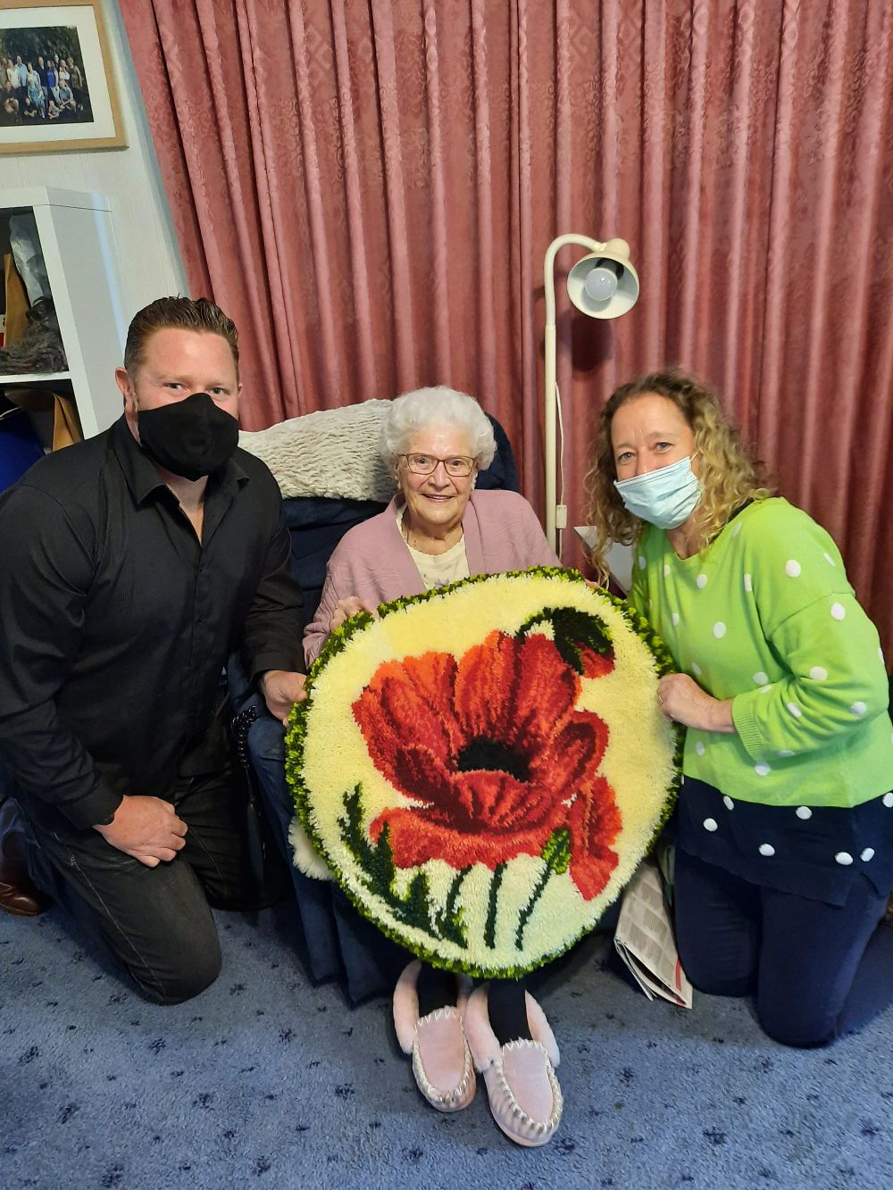 Poppy rug presented to RSL by veteran Joan Peterson post image