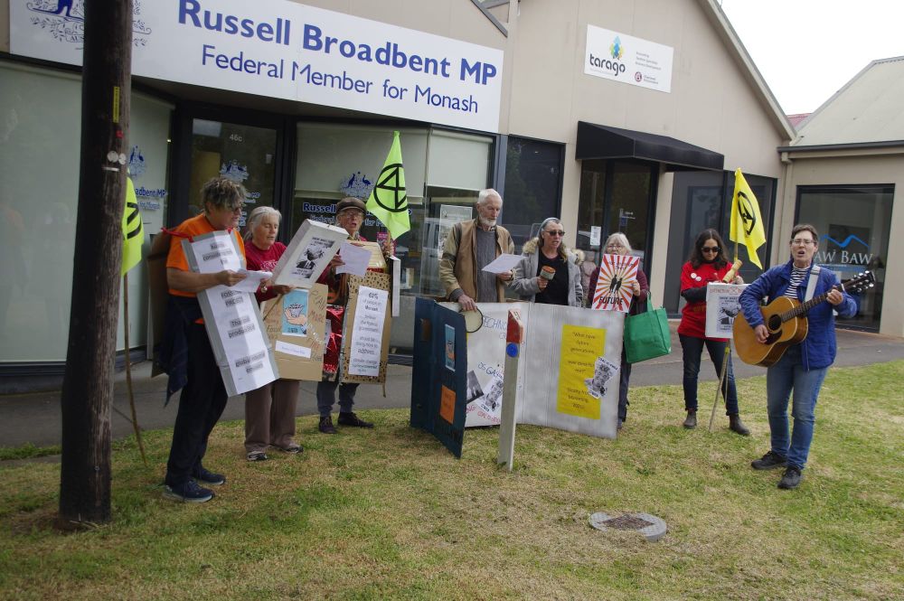 Climate activists march on Broadbent's office in Warragul post image