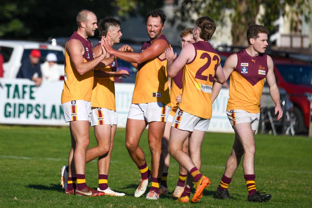 Last-gasp Hawks down Gulls post image