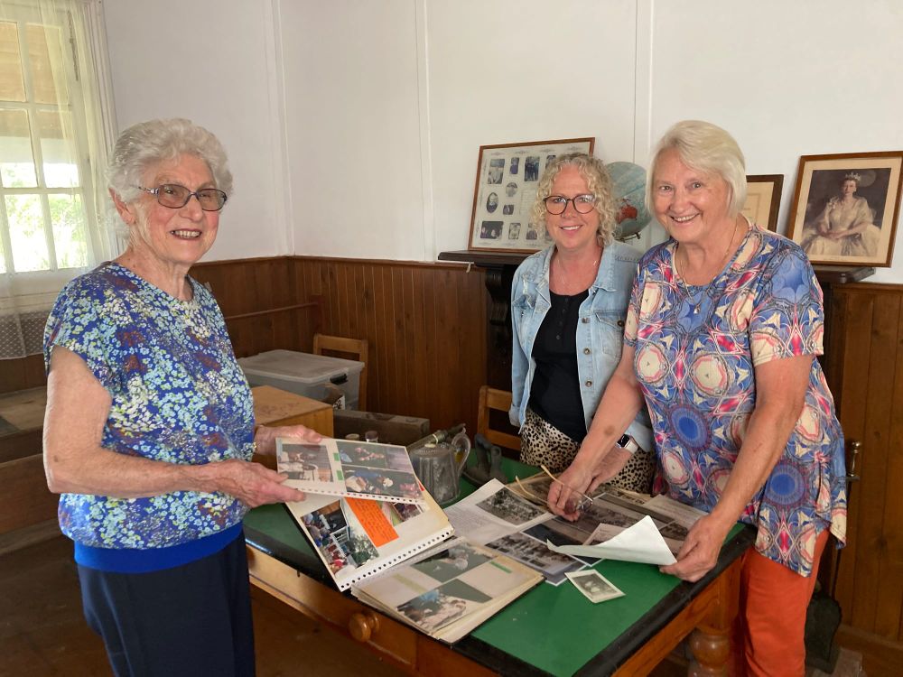 Time capsule opening at Garfield PS post image