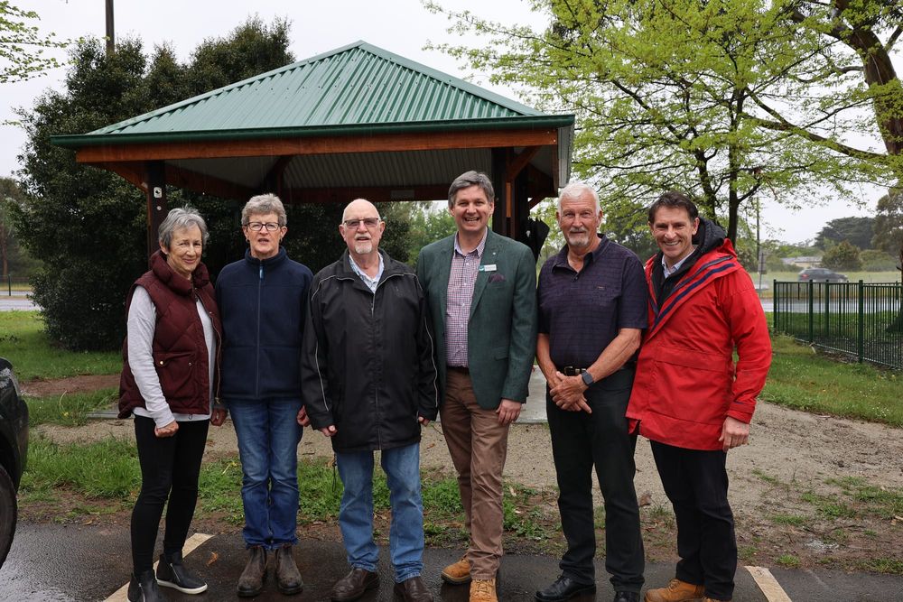 Community works together at Darnum Hall post image