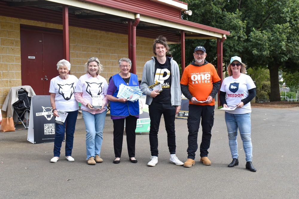 9000 people vote early post image