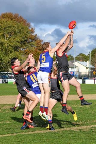 Football GL Seniors 1st QTR - Warragul Vs. Moe - 01.06.2024 post image