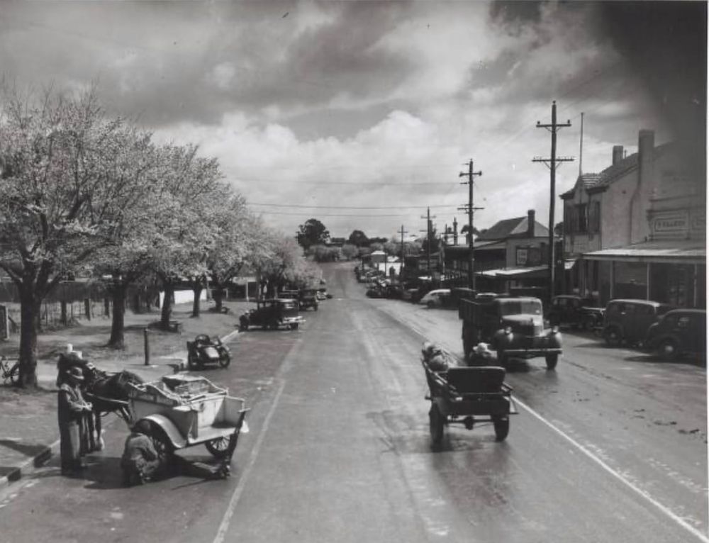 Snapshot of the past: Drouin Main Street post image