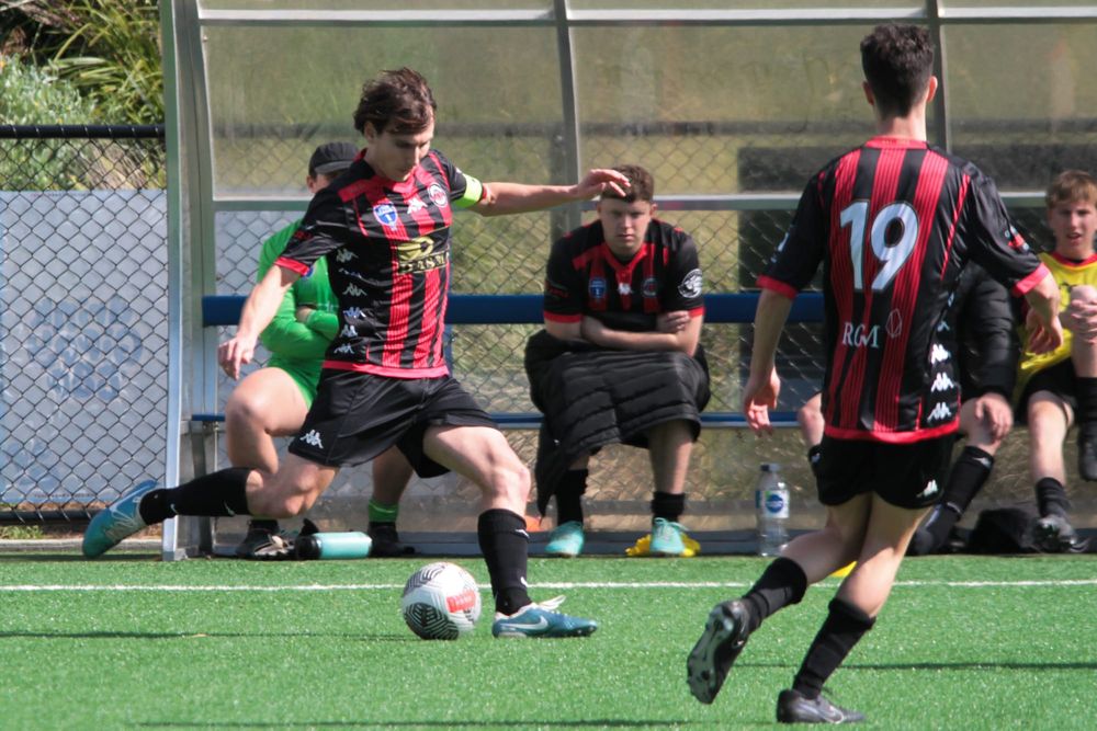 United end on a high post image