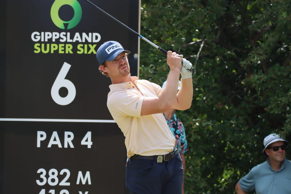 Professional golfers hit Warragul course for Super Six post image