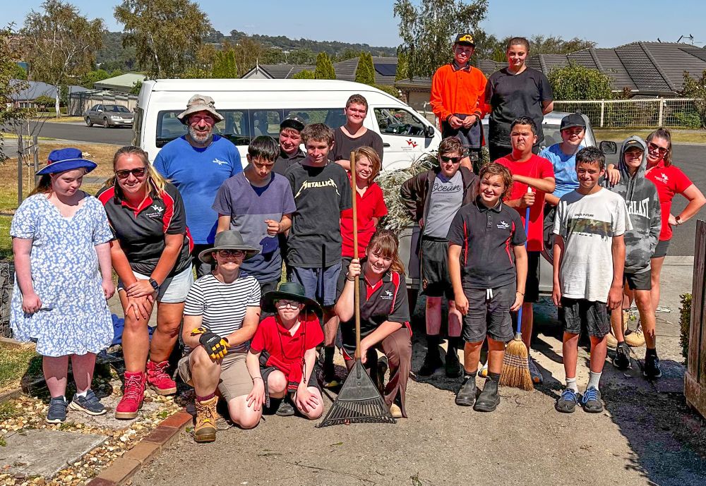 Students give helping hand in local gardens post image
