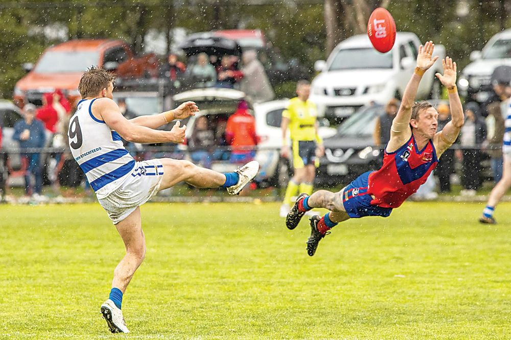 Grand final re-match in Ellinbank District opening round post image