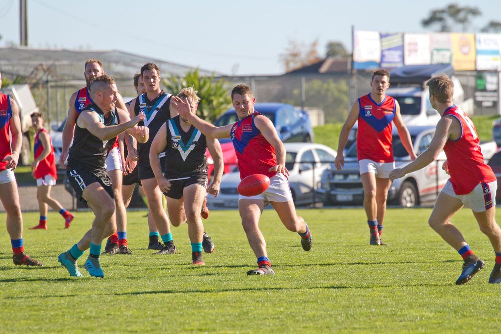 Local rivals battle it out for cup in EDFNL round one post image