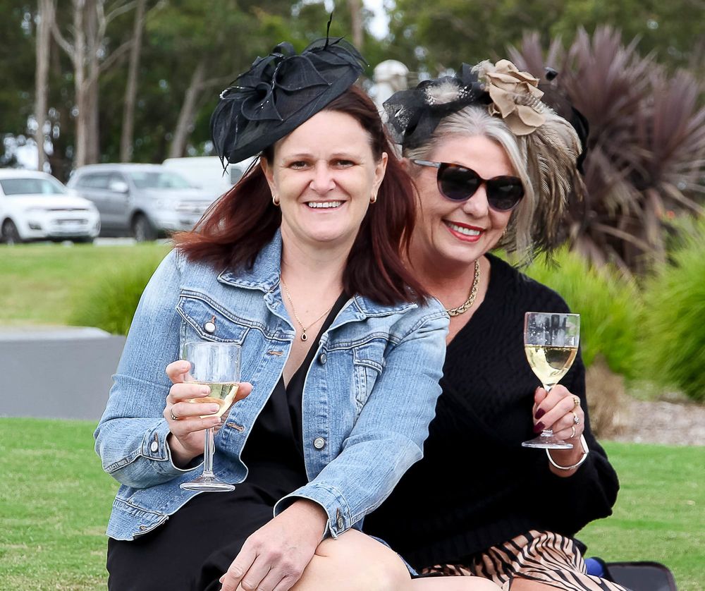 Crowds return to Drouin Boxing Day races post image