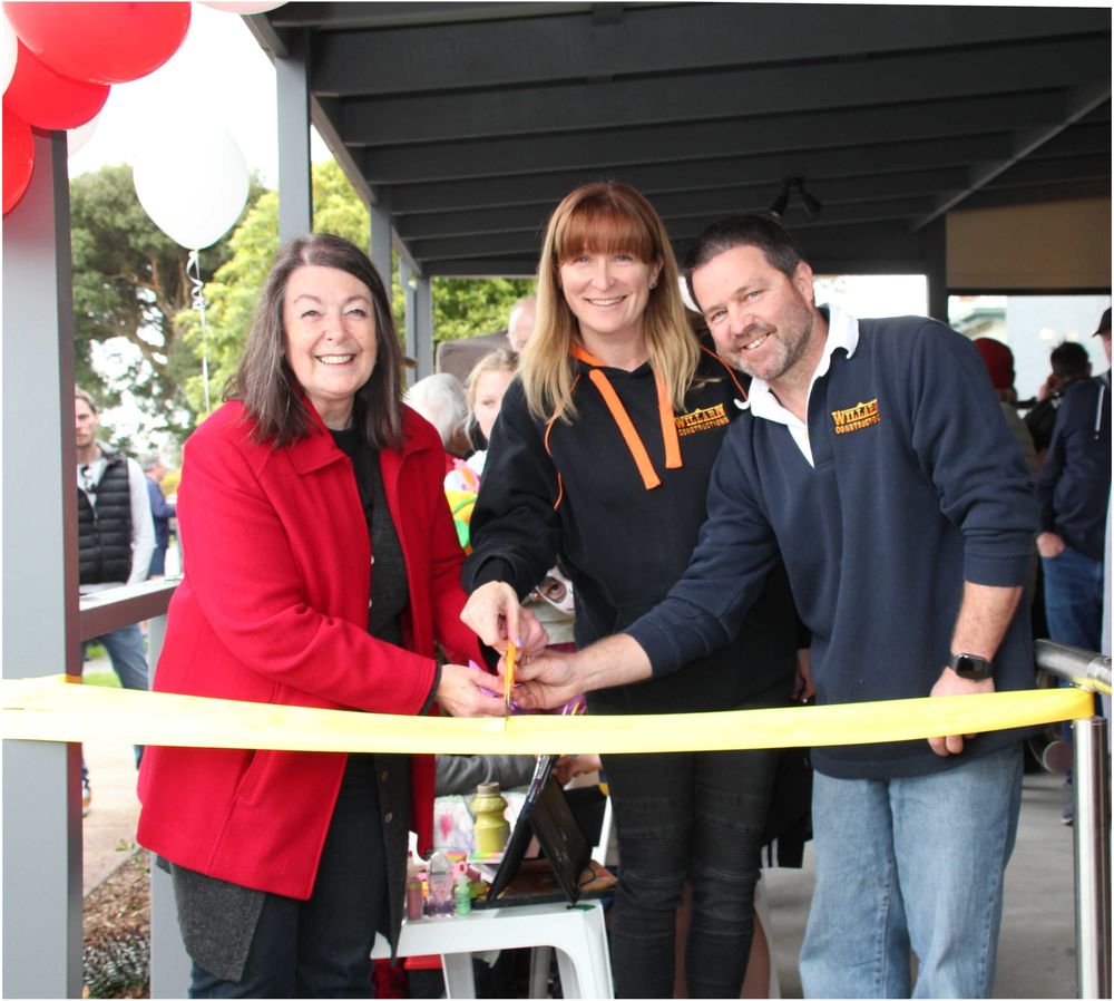 Community celebrates new Tynong post office post image