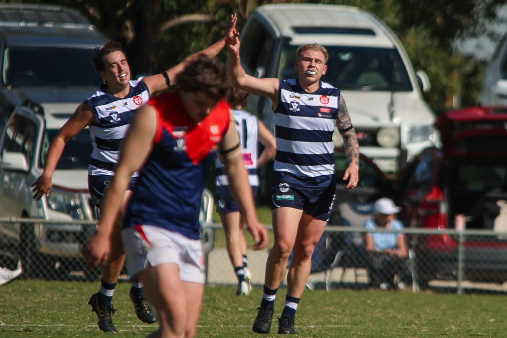 Wallis the hero late for Magpies post image