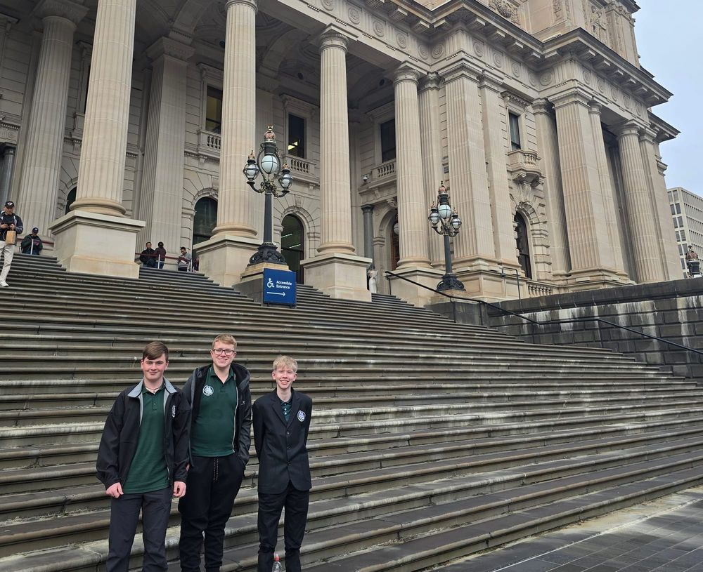 Students head to Parliament post image
