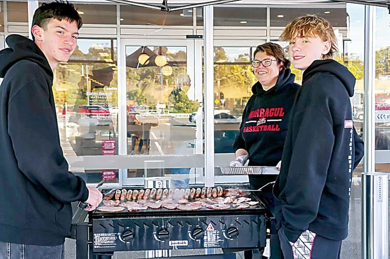 Basketballers raise funds post image