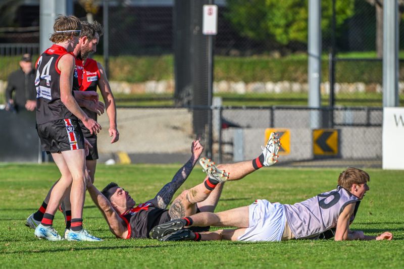 Gulls finish strong over Eagles post image