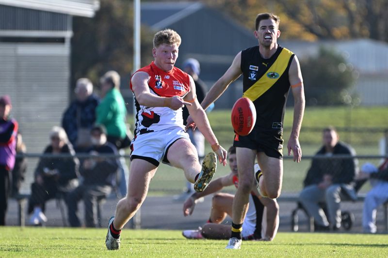 Gulls tame Tigers to go top five post image