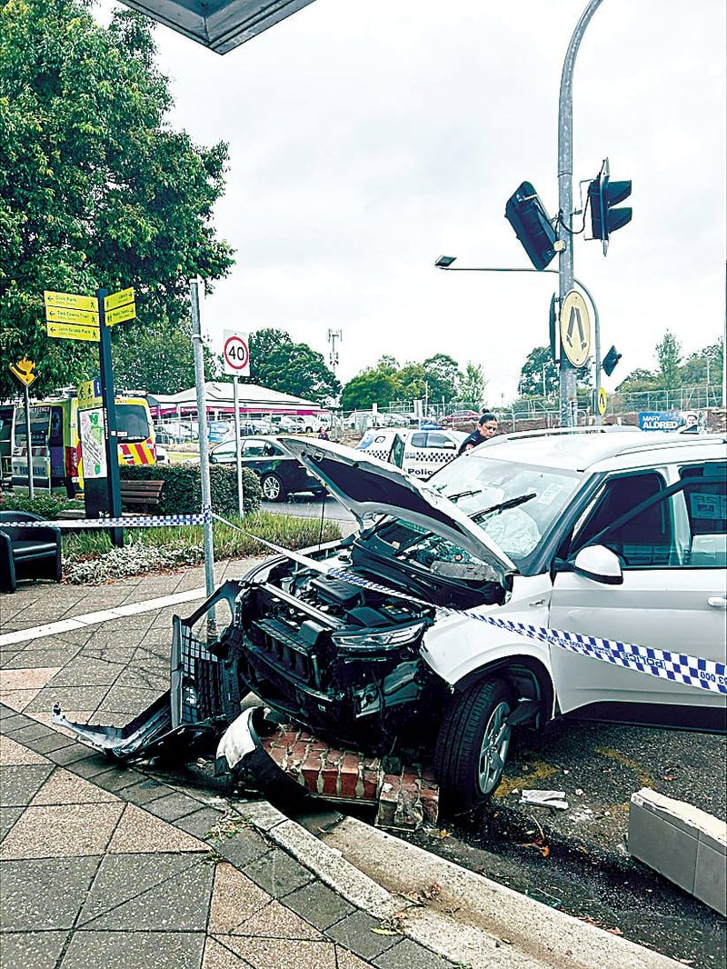 Car hits Drouin shopfront post image