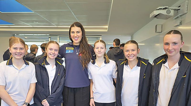Sports stars visit St Paul's post image