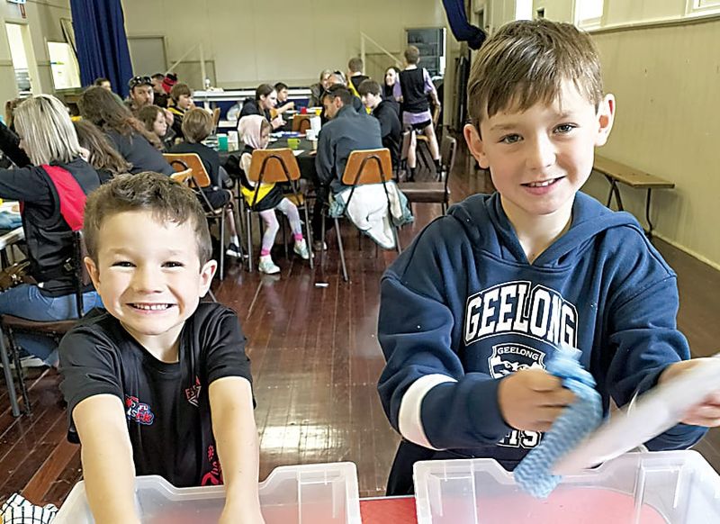 Pies and footy at Ellinbank Primary post image