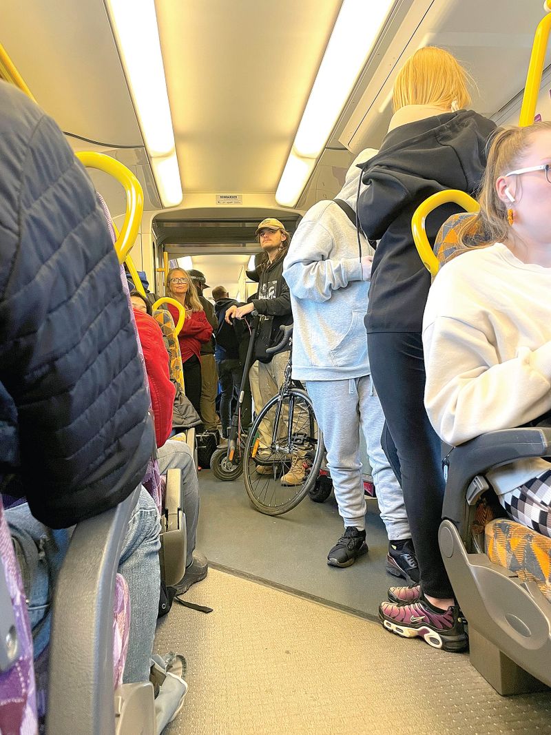 Commuters angry at train crowding post image