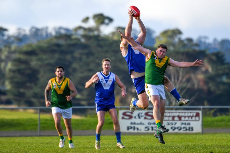 Blues outgun Rovers in local Mid Gippy clash post image