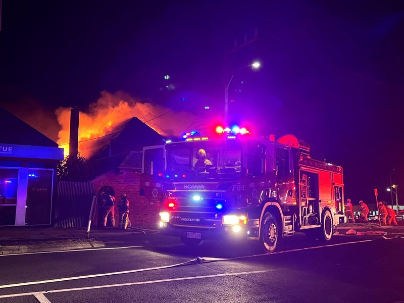 Firefighters battle fire in high winds post image
