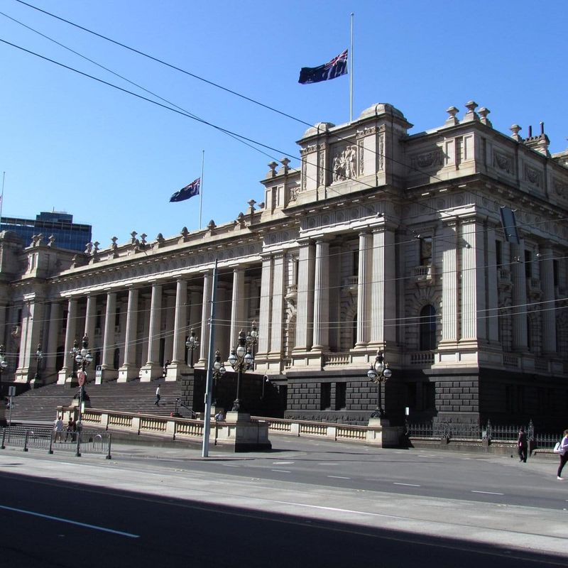 Petition for Trafalgar traffic lights post image