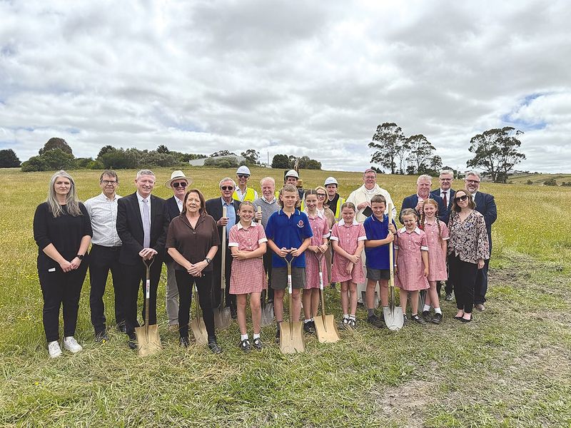 Sod turned for new Drouin school post image