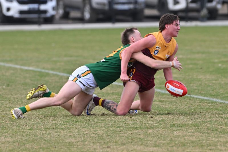 Great Garnham grabs glory against Hawks post image