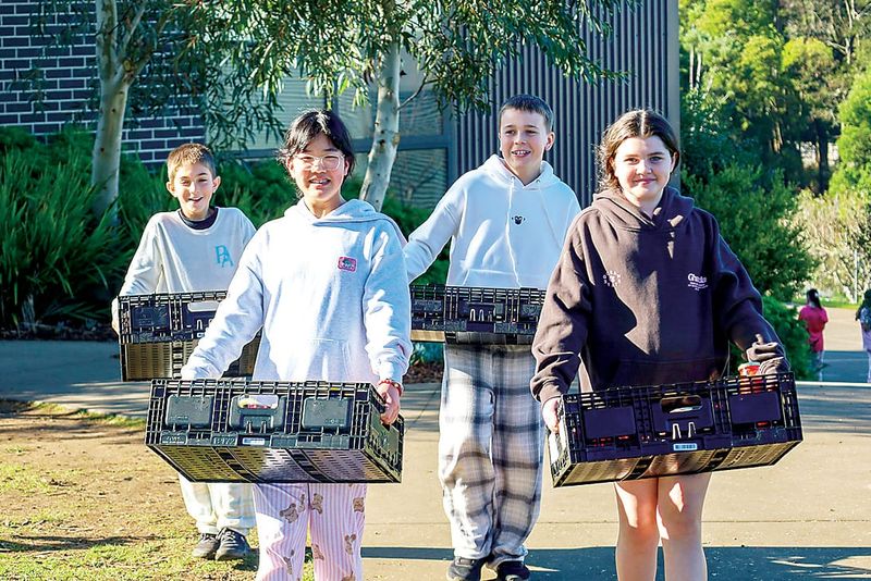 St Paul's delivers at Food Drive post image