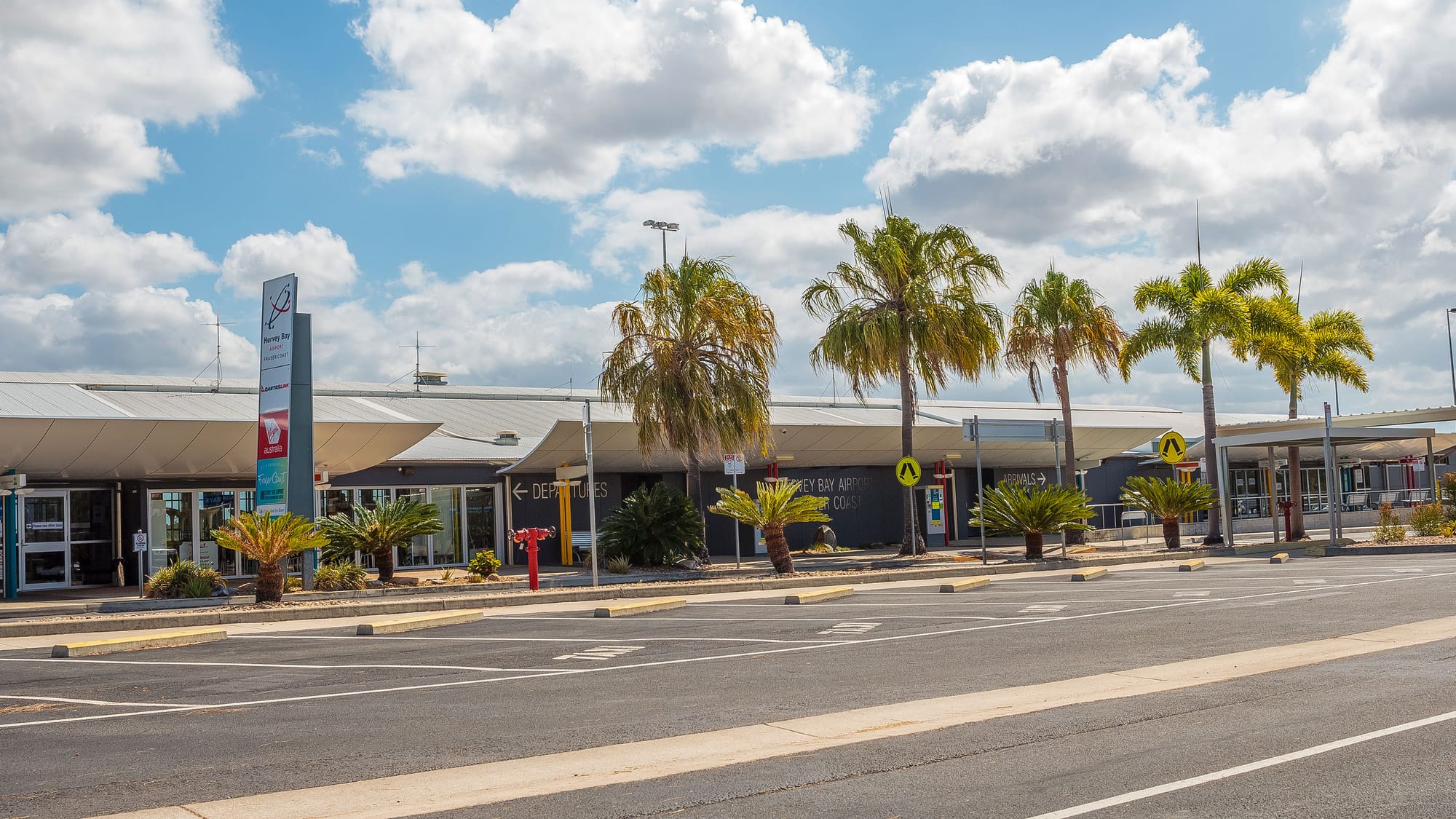 Cameras and free parking to ease airport congestion