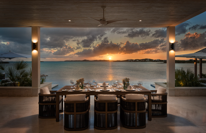 Luxury Villas vs. Hotels for Friend Reunions: How to Choose