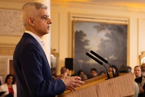 3,000 Muslims gather for prayer in Trafalgar Square sparking wider debate