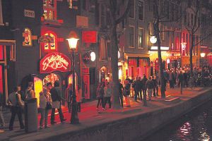 Netherlands: Amsterdam bans tours around red-light district
