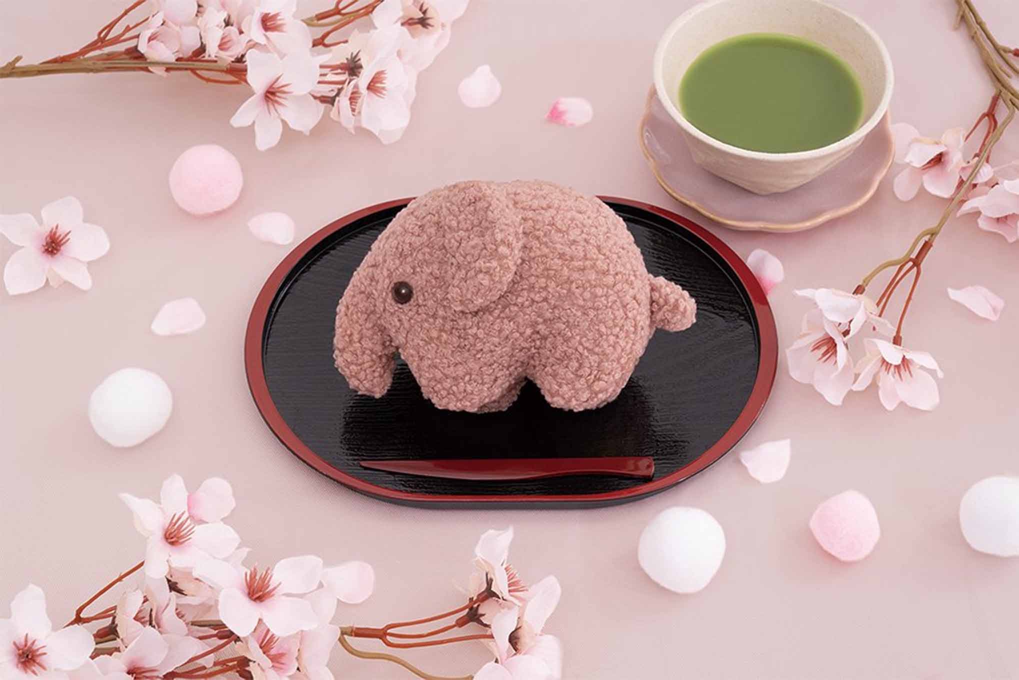 &nbsp;일본 최초의 햄버거 체인 ‘돔돔 햄버거(ドムドムハンバーガー)’의 캐릭터 '도무조군' 코끼리 모양이다.